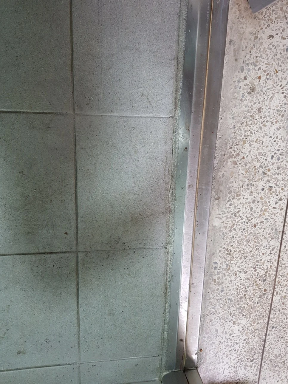 오산 이번에는 오산시 원동에 위치한 두산동아아파트 줄눈시공 시공 전 사진 5